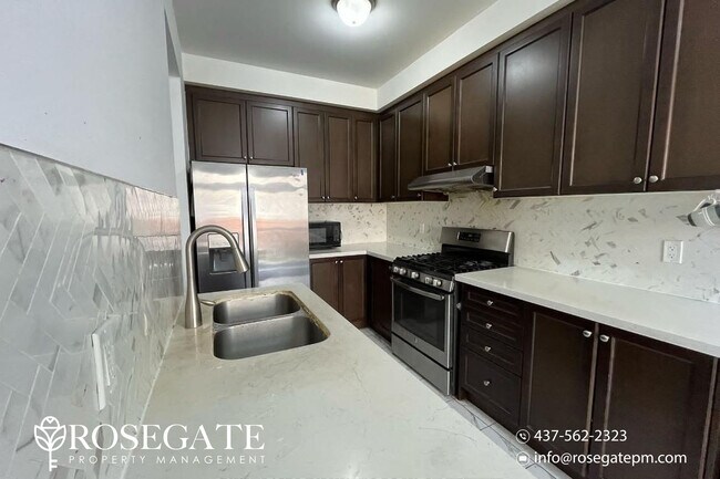 Building Photo - Spacious 4+Den Freehold Townhouse with 4 Parking & Walkout Garage – Brampton