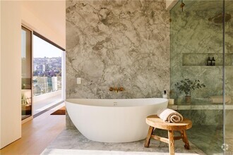 Building Photo - 838 N Doheny Dr