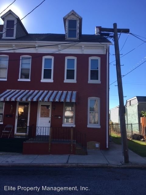Primary Photo - 3 br, 1 bath House - 312 E. Maple St.