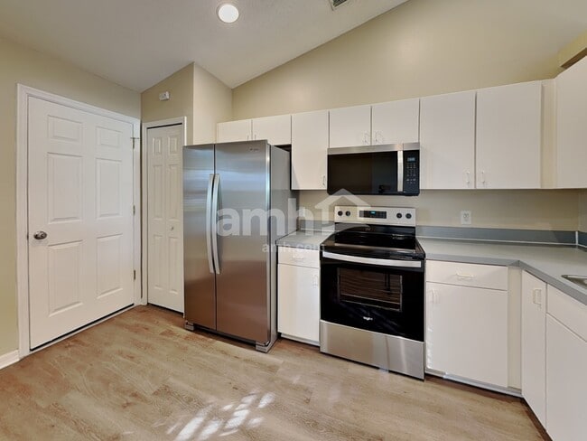 Building Photo - 214 Strada Dr