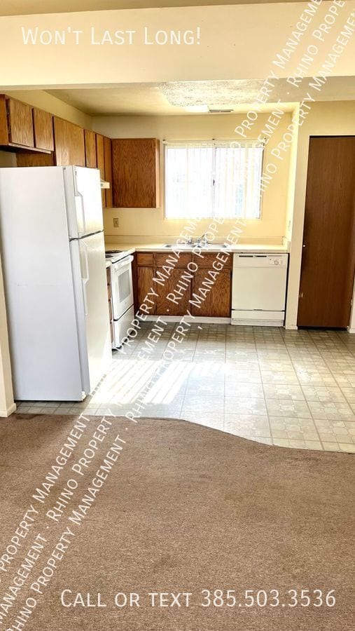 Building Photo - REDUCED RENT! 2 Bedroom/1.5 Bathroom Townh...