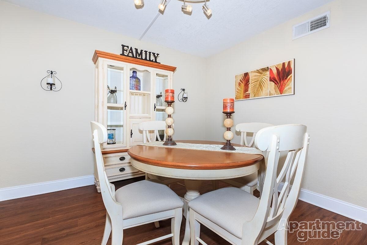 Primary Photo - 11050 Le Jardin Cir