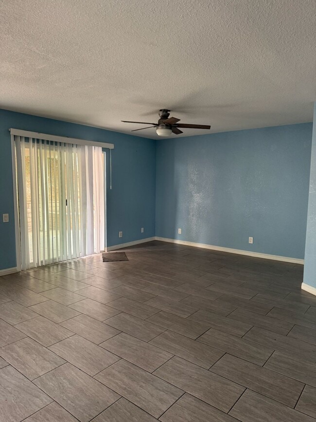 Foto del edificio - 5543 N Magnolia Dr