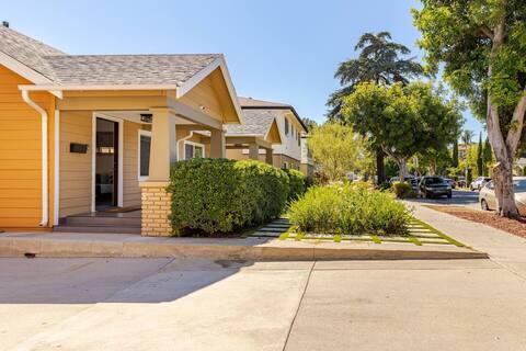 Primary Photo - 1130 E Doran St