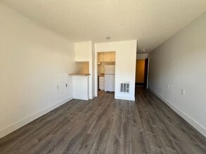 Building Photo - 2309 Blake St