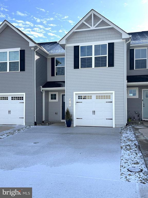 Building Photo - 2709 Apricot Dr