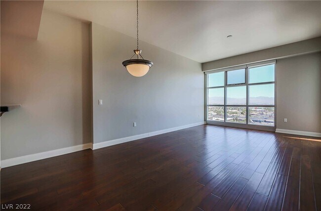 Building Photo - 150 S Las Vegas Blvd