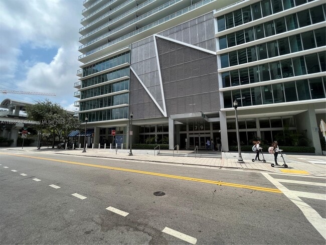 Foto del edificio - 79 SW 12th St