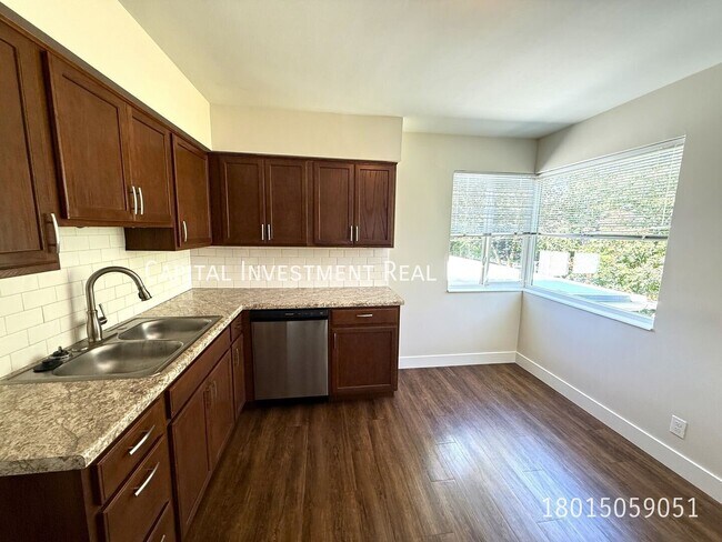 Foto del edificio - 561 Wilson Ave S