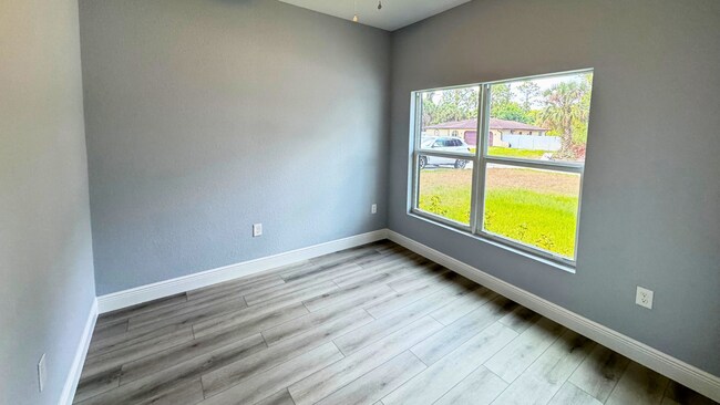 Foto del edificio - 702 Broadway Ave