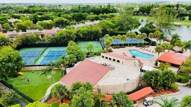Foto del edificio - 3957 Adra Ave