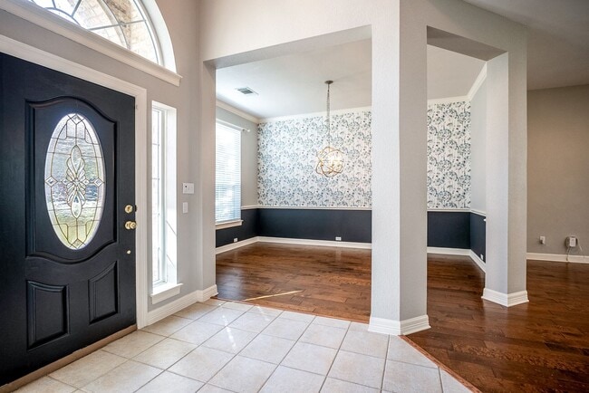 Building Photo - Big Rooms, Big Yard, Big Vibes in North Austin