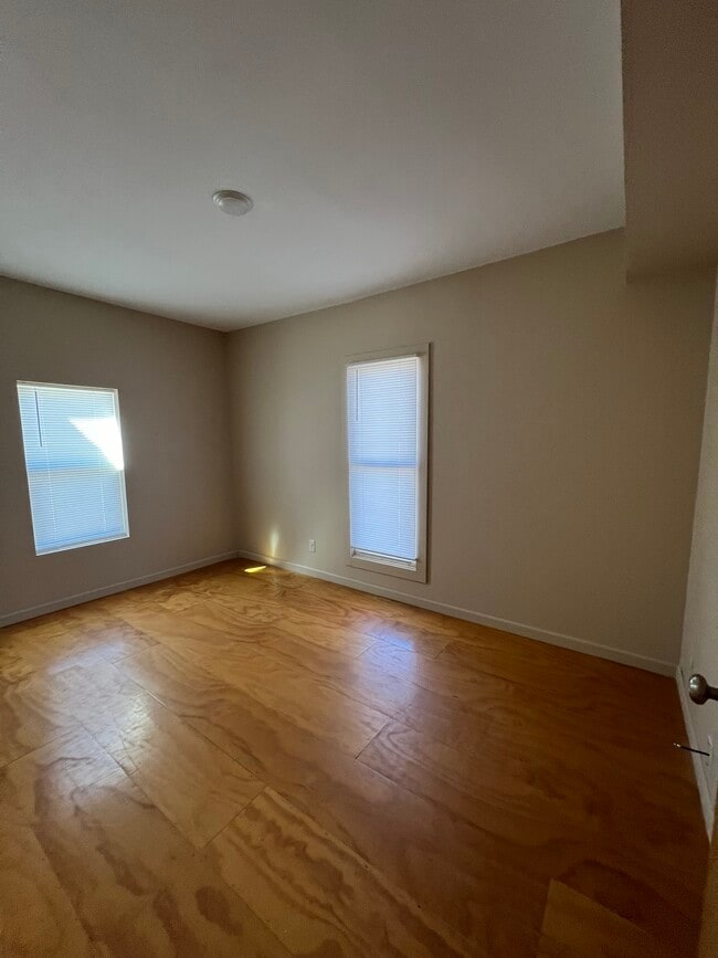 Building Photo - 728 N Plum St