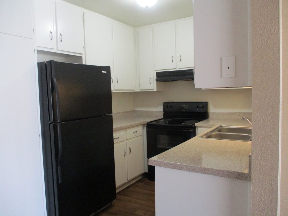 Lots of counter space - 3827 Conrad Dr