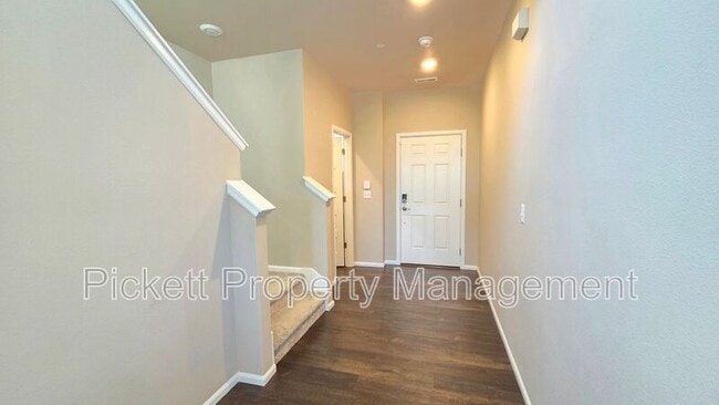 Building Photo - 1032 Baker Hts Lp
