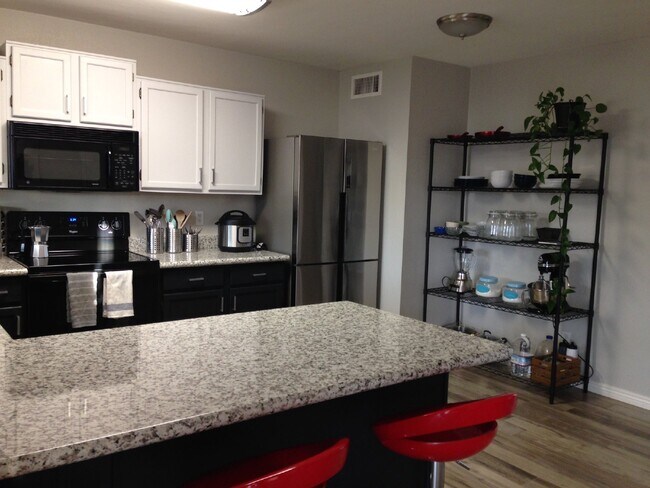 Foto del edificio - Wonderful 3bdrm 2bath Family Style Home in...