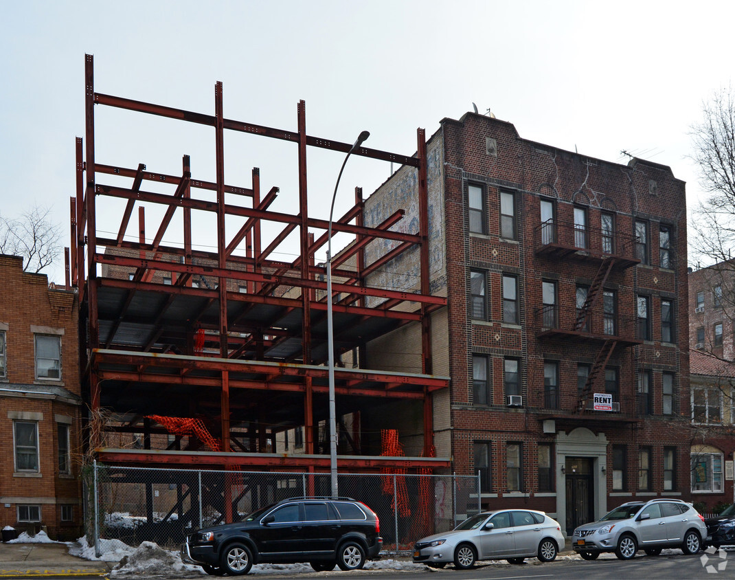 Building Photo - 2031 ocean avenue