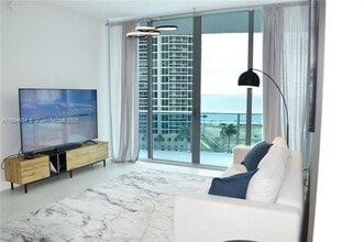 Building Photo - 17550 Collins Ave