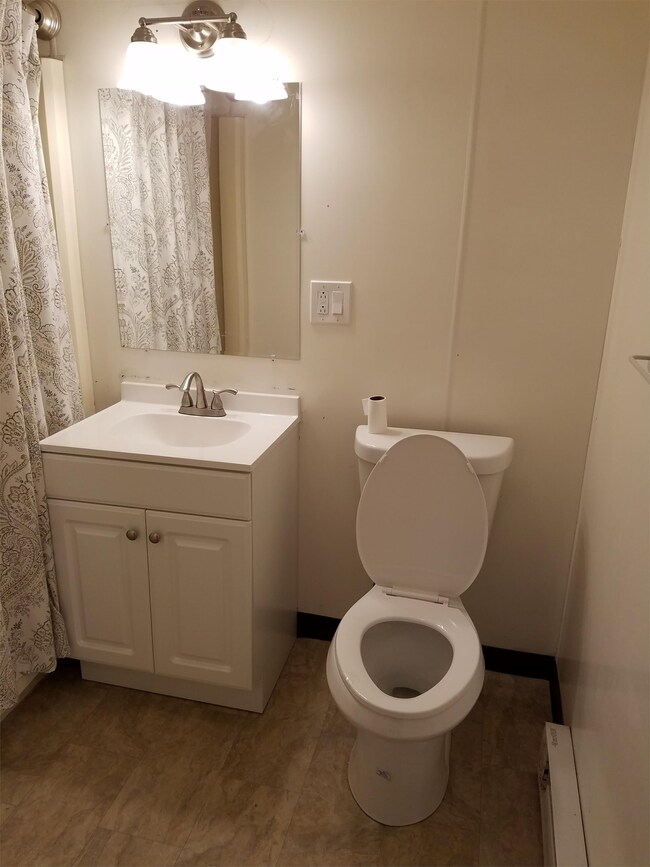 71 West St Unit 2, Cromwell, CT 06416 Apartment for Rent in Cromwell