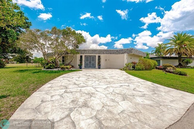 Building Photo - 5729 Bayberry Ln