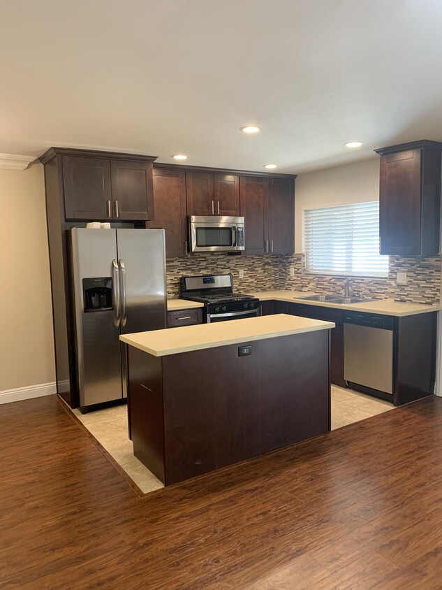 Foto principal - 1728 S Robertson Blvd
