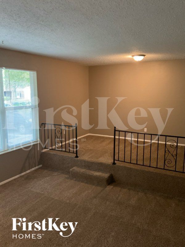 Building Photo - 6219 Silver Fox Dr