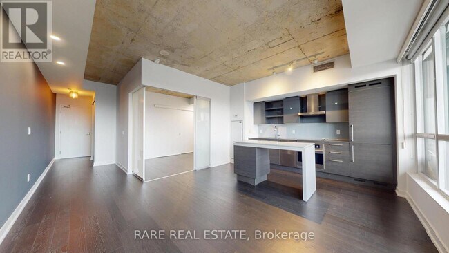 Photo du bâtiment - 1030 King St W