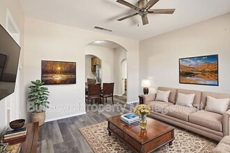 Building Photo - 925 E Garfield St