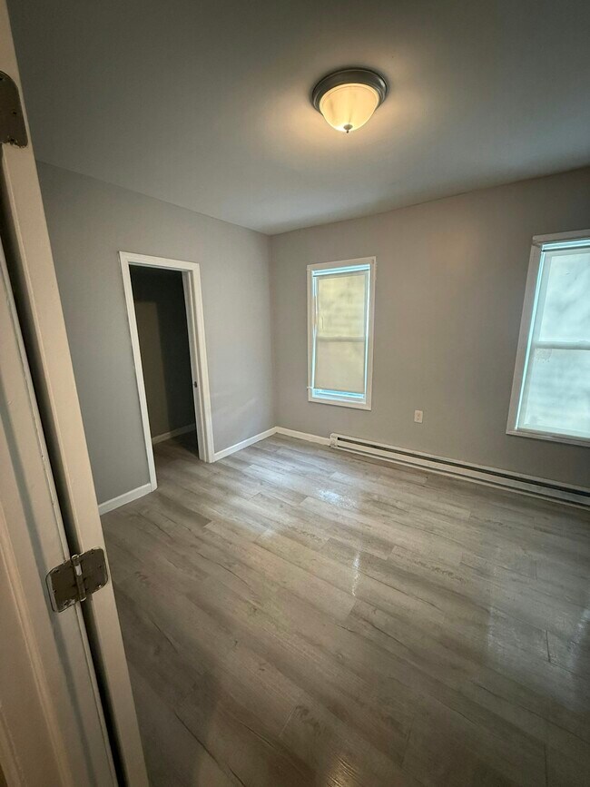 Foto del edificio - 188 Clinton St