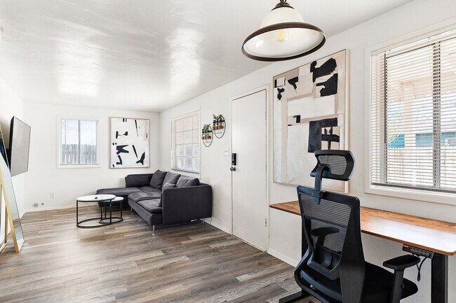 Building Photo - 639 W Pepper Pl