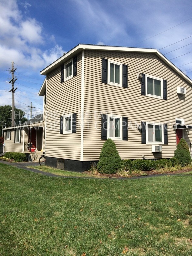 Primary Photo - 877 Starkweather St