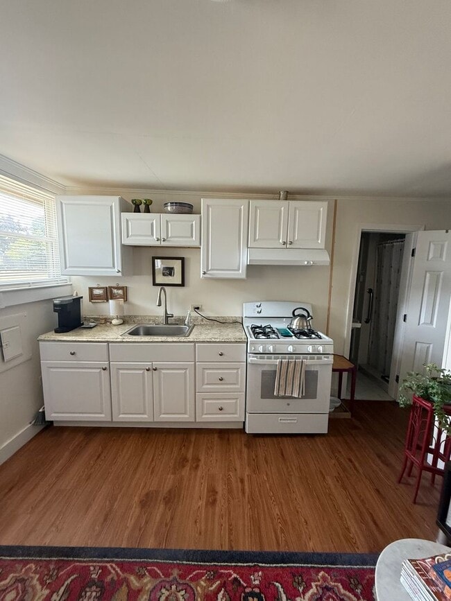 Building Photo - Dennisport Duplex