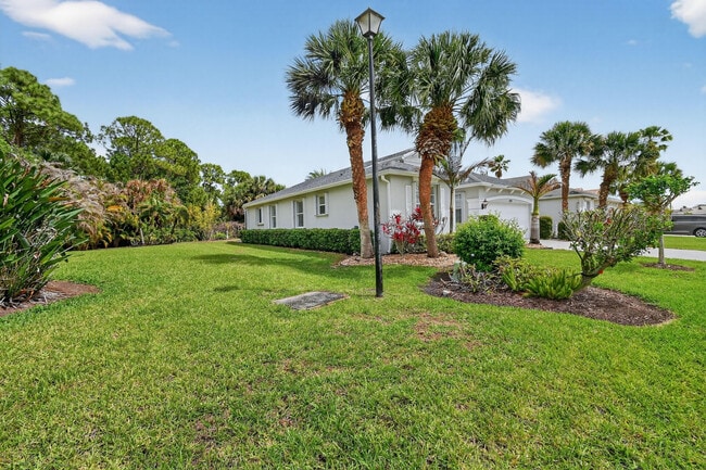 Building Photo - 425 SW Talquin Ln