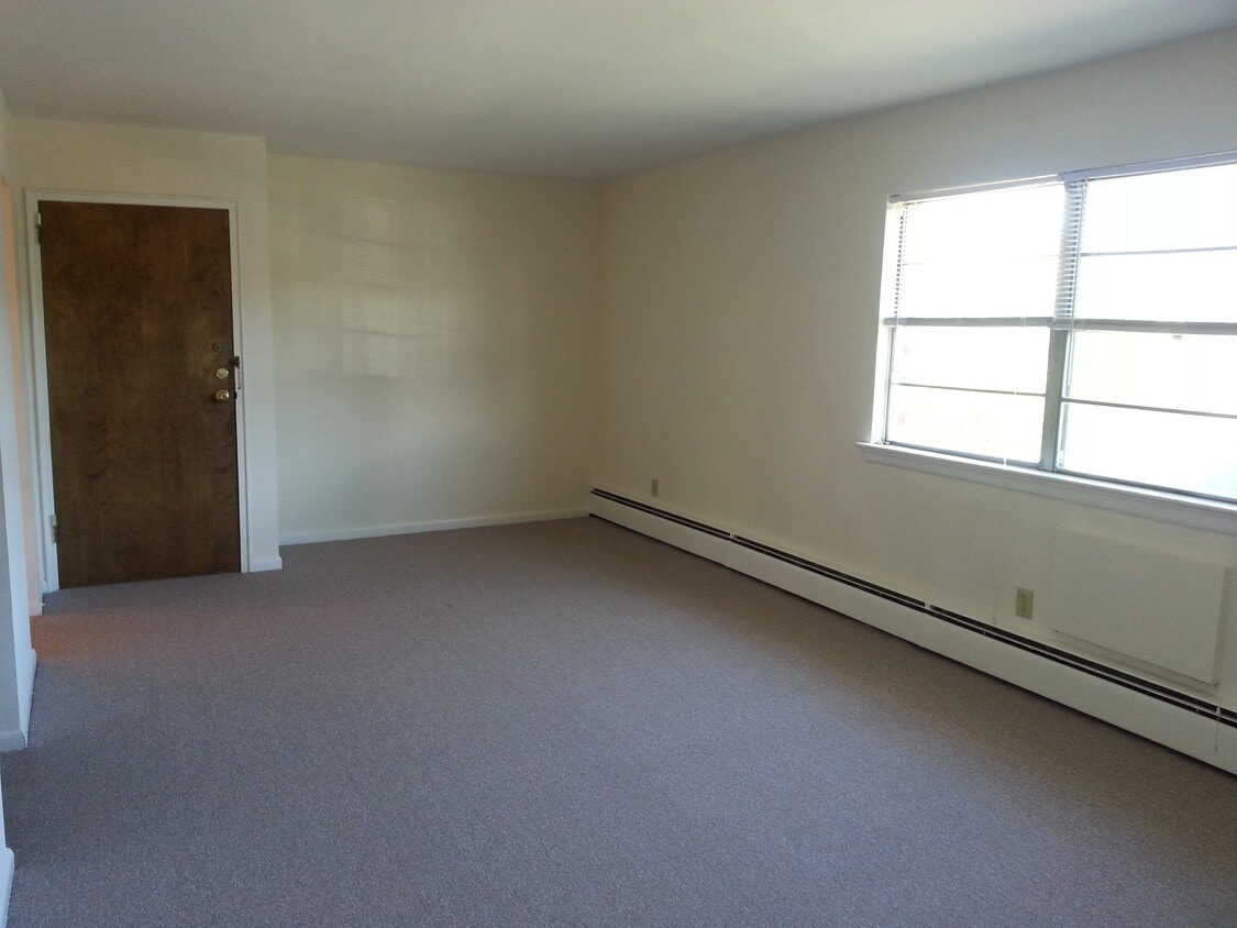 10 McKinley Ave Unit 14, Dumont, NJ 07628 10 McKinley Ave Dumont, NJ