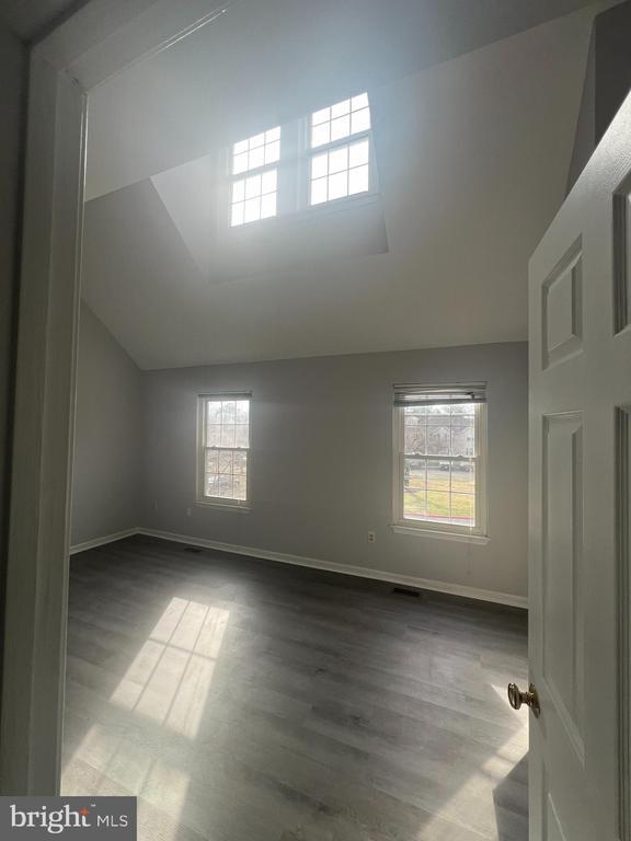 Building Photo - 3325 Midland Ct