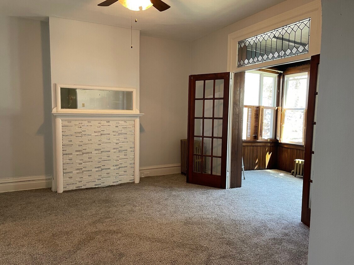 Living room - 1025 Forest Ave