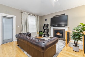 Building Photo - 909 Cavalcade Terr