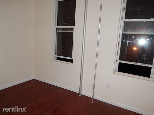 Building Photo - 152 Norwood Ave