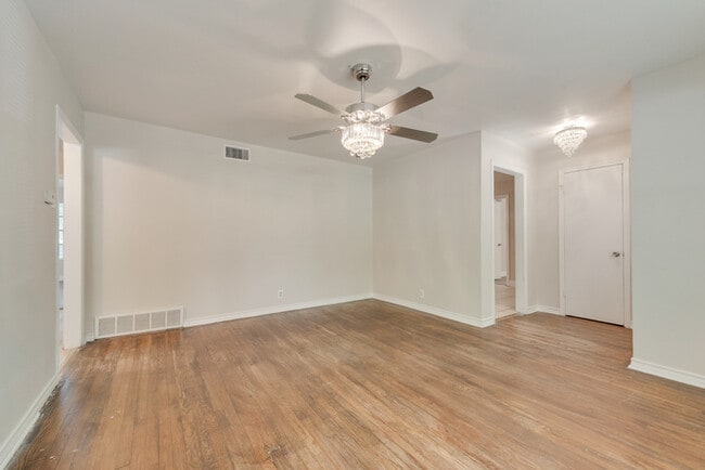 Building Photo - 3404 Gray Dr
