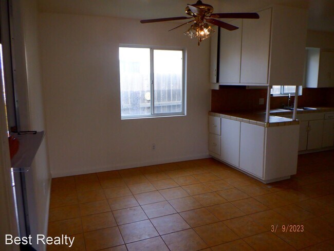 Building Photo - 3 br, 1 bath House - 511 E E St