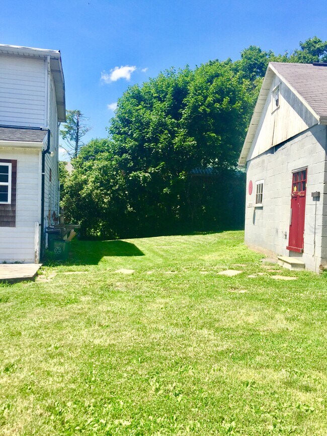 Back / side Yard - 21 High St