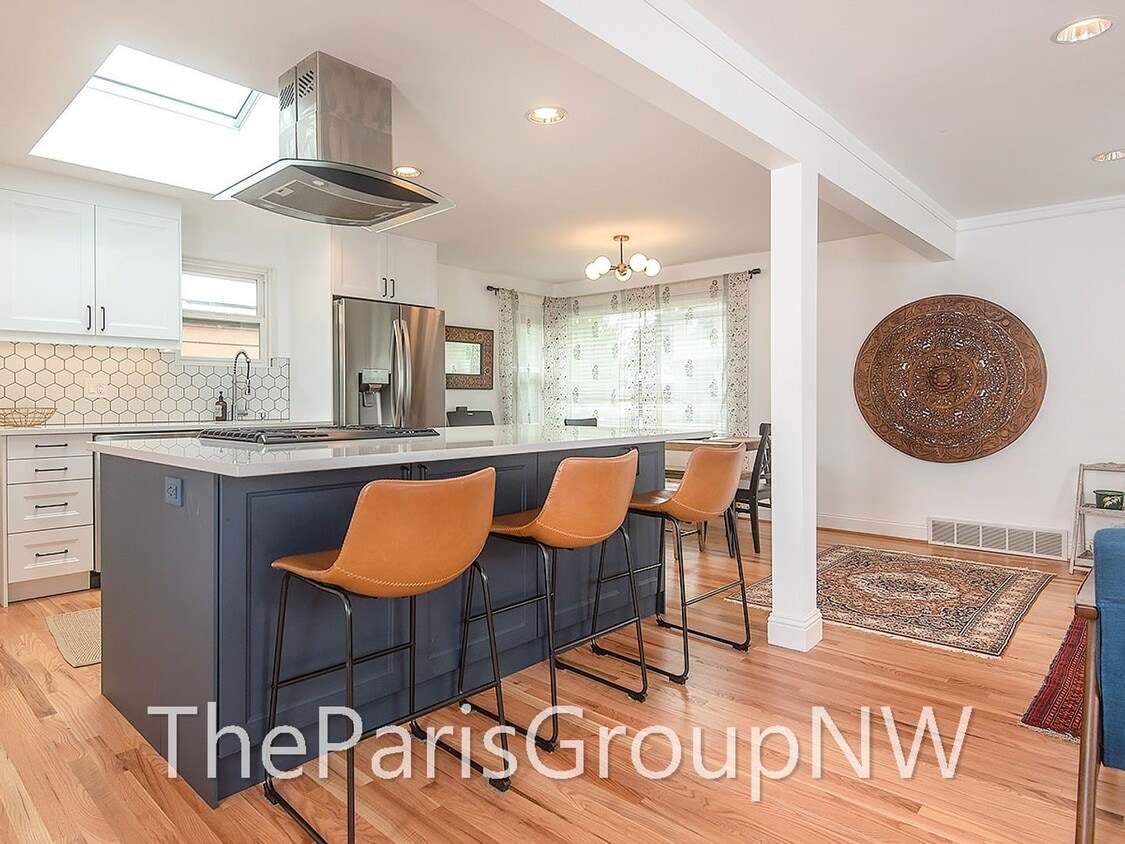Primary Photo - Renovated Magnolia Home – Open Floor Plan ...