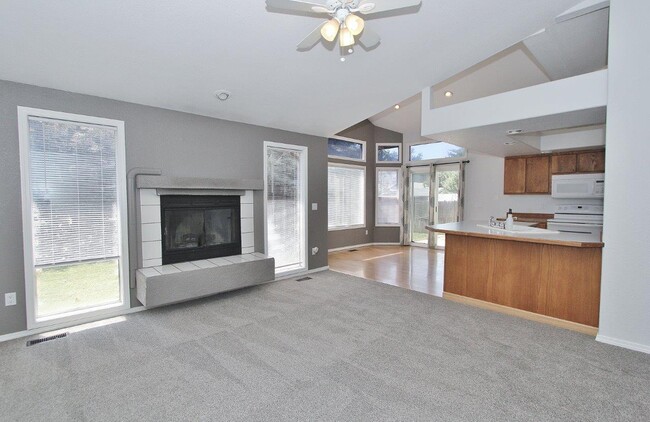 Building Photo - 12053 W Hickory Dr
