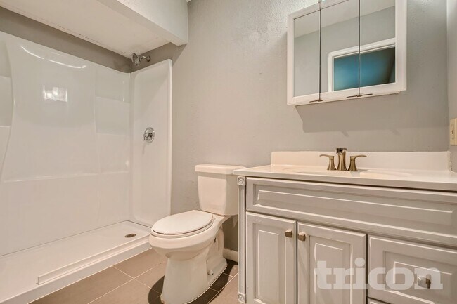 Foto del edificio - 6026 Lakecrest Dr