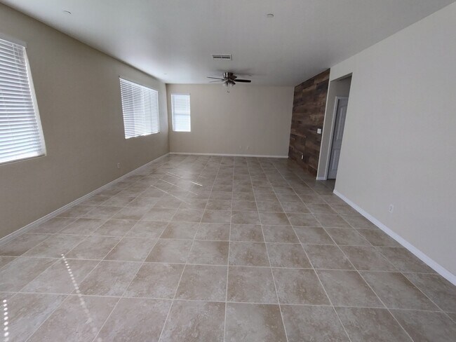 Foto del edificio - 5421 Carrotwood Ave