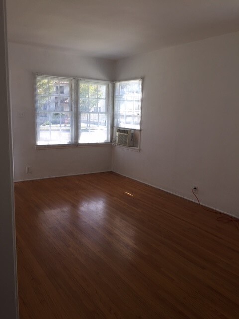 Living Room - 4142 Duquesne Ave
