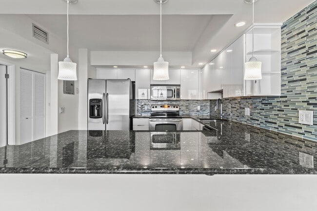 Foto del edificio - 2801 NE 183rd St