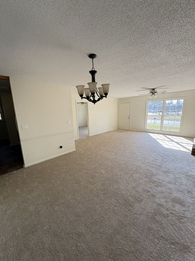 Foto del edificio - 11 Brookfield Dr