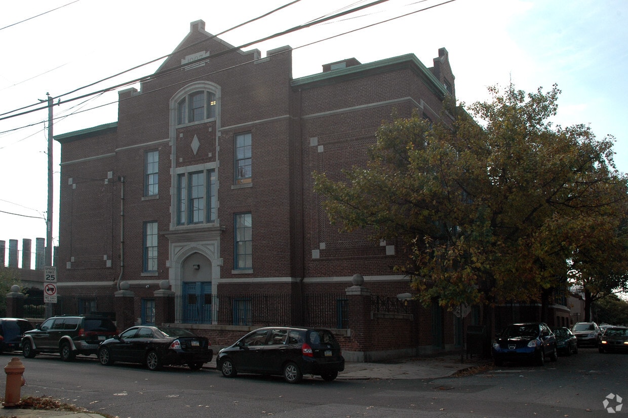 Building Photo - 1050 E Montgomery Ave