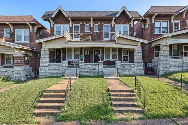 Building Photo - Super He-Moon